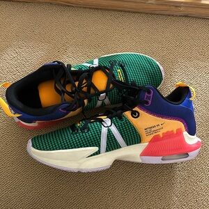 Men’s Size 15 Nike Basketball shoes Lebron Witness VII. Excellent condition.